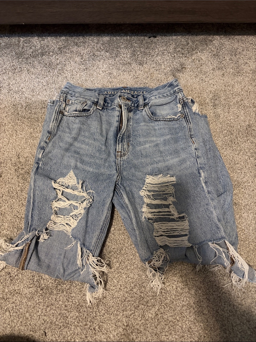 American Eagle Light Wash Distressed Denim Jeans